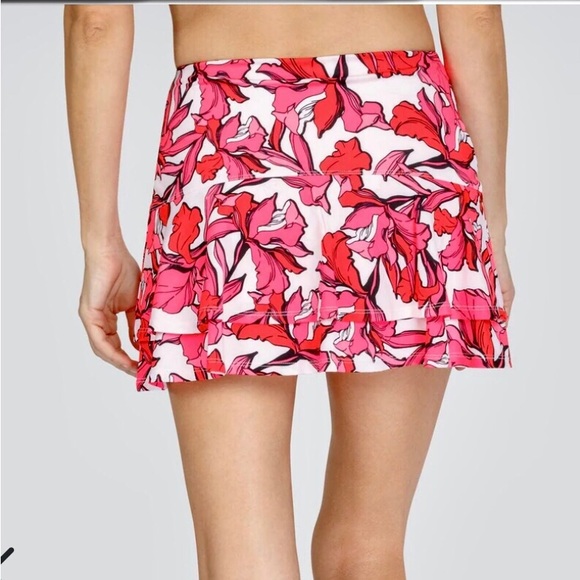 NWT. Luxury activewear brand Tail ‘Hanna’ skort w/ comfy short & UPF 50+ - Picture 2 of 7